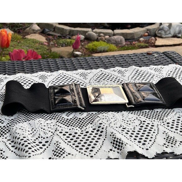 glam Accessories - Vintage 1980s Wide Elastic Waist Belt Silver Geometric Buckle Black Patent Glam